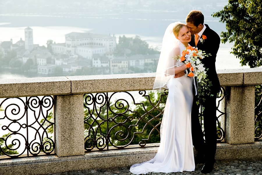 bride and groom on Lake Orta